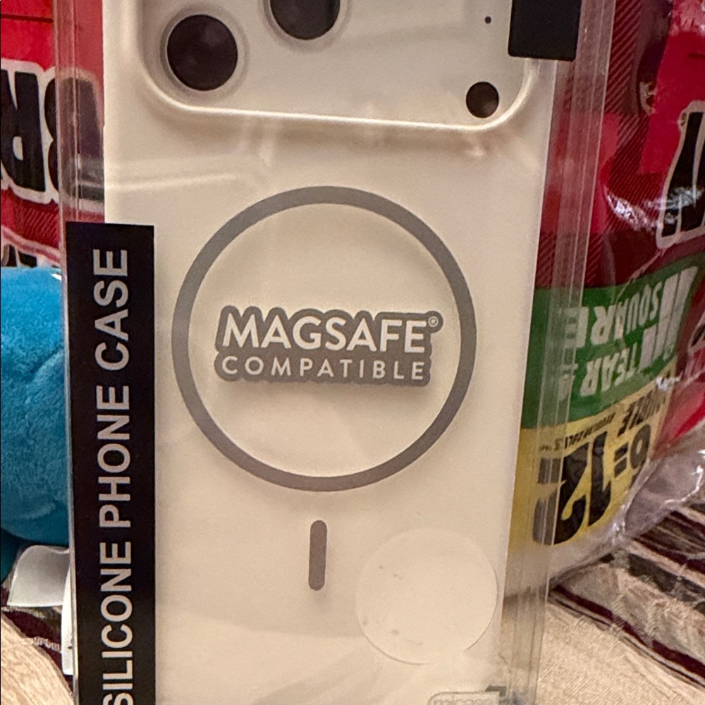 MagSafe Compatible Silicone Phone Case - White iPhone 17